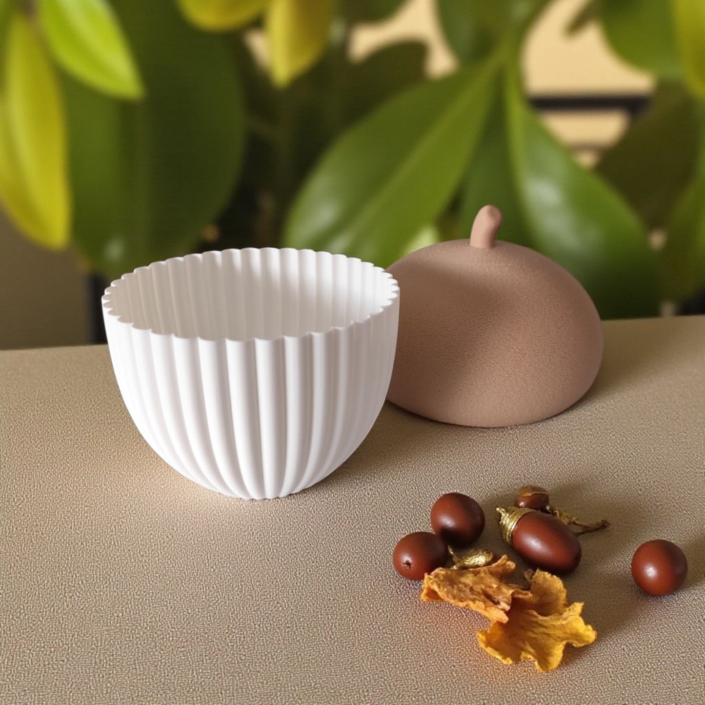 Ribbed acorn container (LED tealight compatible)